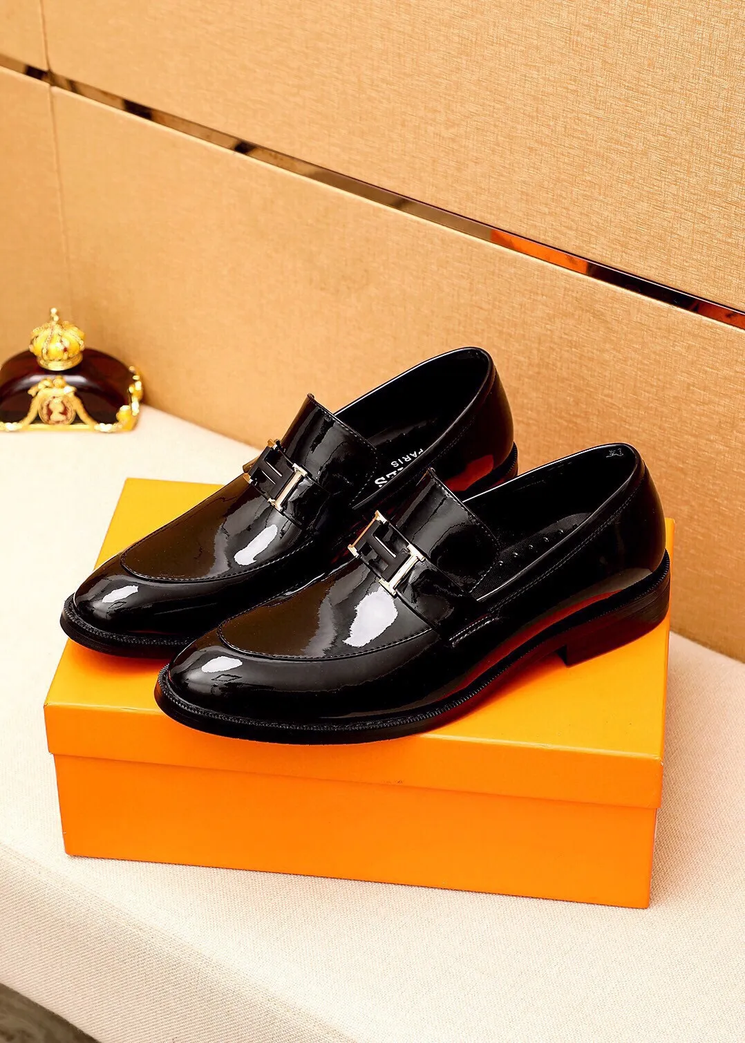 Men's shoes 💰460 💐 Product trademark: HERMES "Hermès" casual leather shoes Regular size: 38-44 (45🉑️customized) Product materials: Selected imported first-layer open edge bead upper + classic hardware buckle, imported water-dyed 🐂 cowhide lining. Strong three-dimensional visual effect, combined outsole Color: 2⃣️colors available